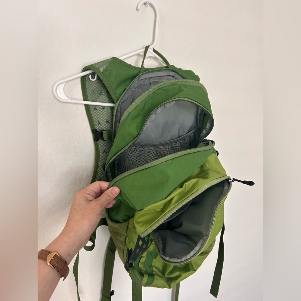 Ascend Meander - Olive and Forest Green Backpack - Picture 3 of 9